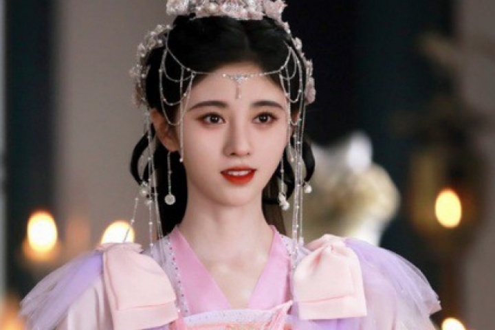 "Mỹ nhân 4.000 năm có một" Cúc Tịnh Y bị tố cáo trốn thuế