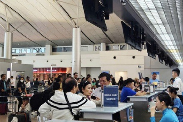 Nhiều du khách hủy phòng, hủy tour vì giá vé máy bay tăng