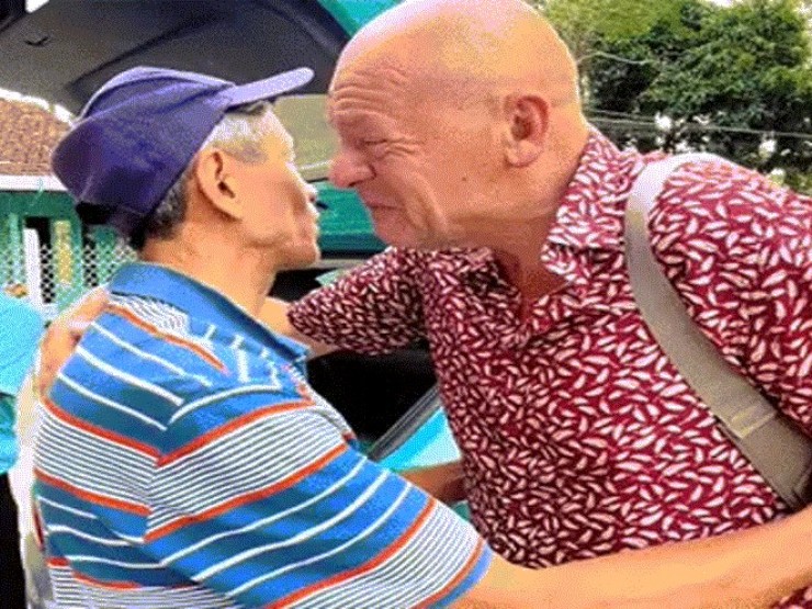 Về thăm con dâu Việt, bố mẹ chồng Pháp ở lại 2 tháng vì quý mến thông gia