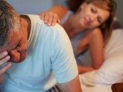 5 lỗi giao tiếp âm thầm khiến 'chuyện ấy' nguội lạnh sau tuổi 40