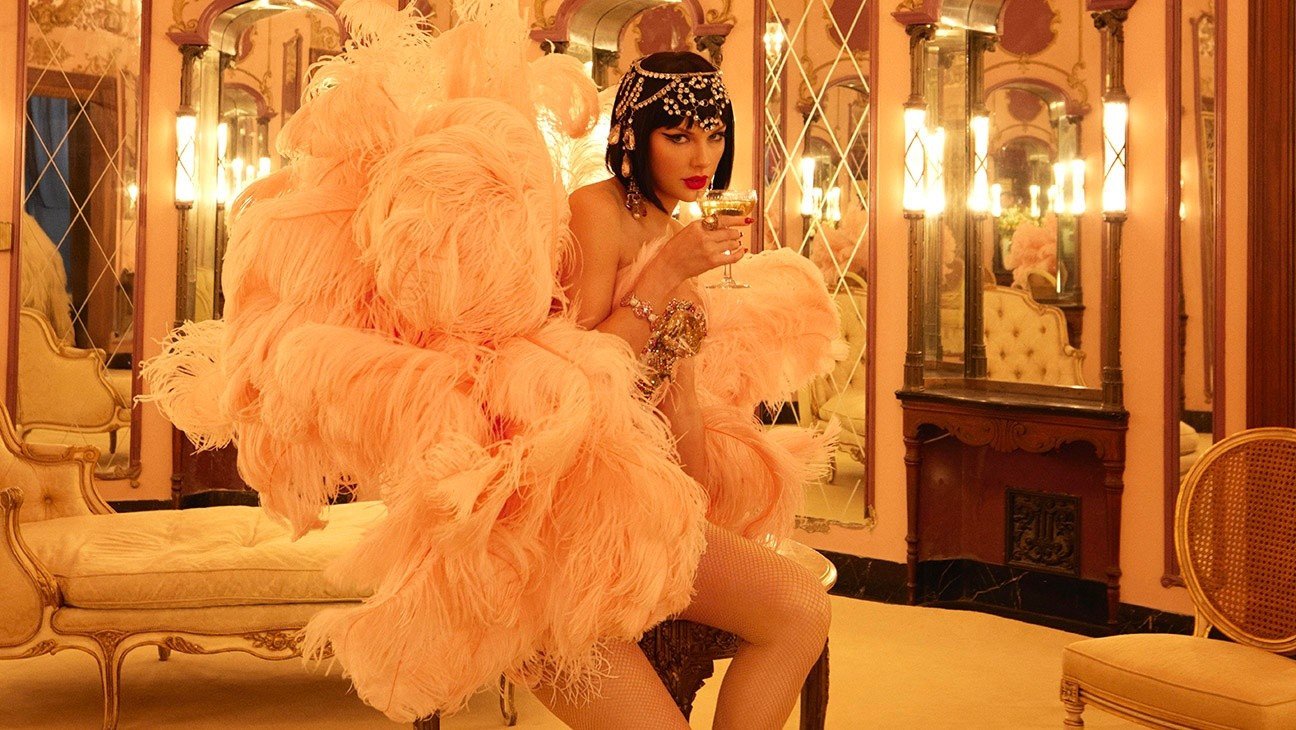 Taylor Swift đang đối mặt với vụ kiện vi phạm thương hiệu liên quan đến album mới "The Life of a Showgirl".