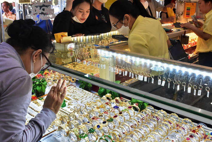 Giá vàng hôm nay lại nóng lên