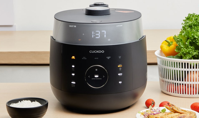 Việc giữ chế độ "hâm nóng" quá lâu cũng khiến điện năng bị lãng phí đáng kể. Ảnh minh họa.