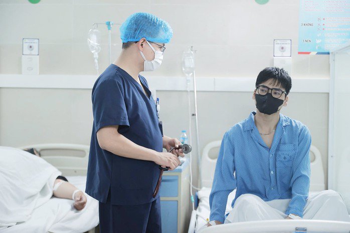 Người bệnh điều trị COVID-19 tại Bệnh viện Thanh Nhàn (Hà Nội), năm 2025