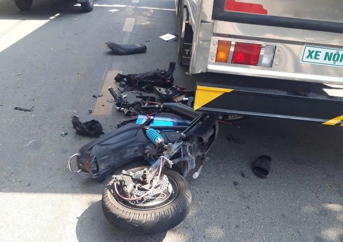 Hiện trường vụ tai nạn ở đường Huỳnh Thị Hai, phường Trung Mỹ Tây khiến một học sinh tử vong.