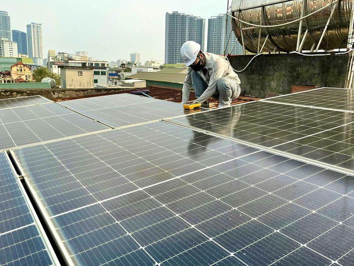 Hàng năm, có khoảng 10% cơ quan công sở và 10% hộ gia đình trên cả nước lắp đặt, sử dụng điện mặt trời mái nhà tự sản xuất, tự tiêu thụ