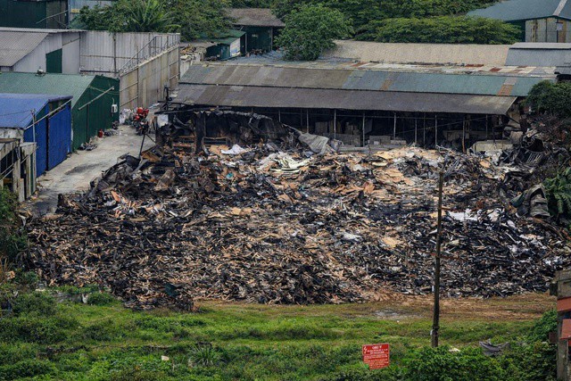 Khung cảnh hoang tàn sau vụ cháy nhà xưởng ở Thanh Liệt, Hà Nội - 2