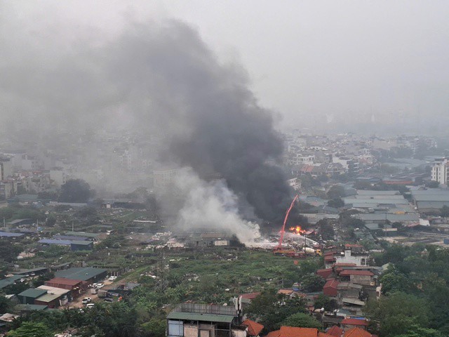 Khung cảnh hoang tàn sau vụ cháy nhà xưởng ở Thanh Liệt, Hà Nội - 1
