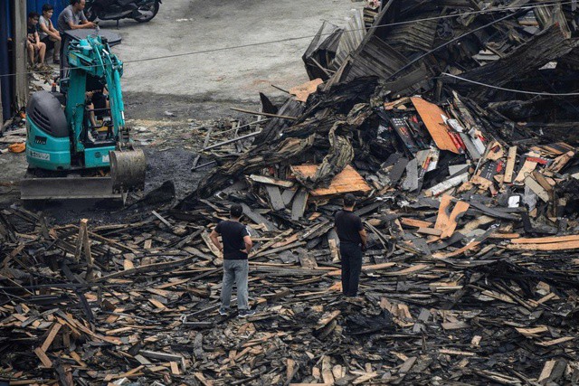 Khung cảnh hoang tàn sau vụ cháy nhà xưởng ở Thanh Liệt, Hà Nội - 9