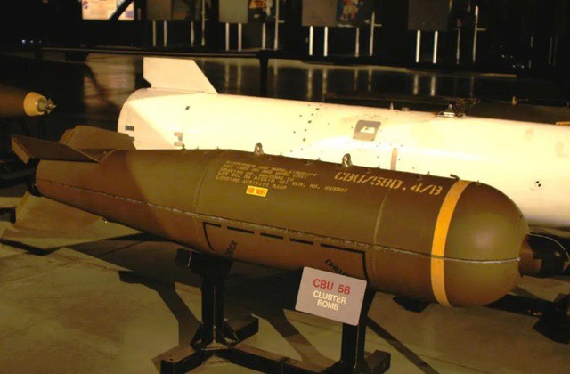 Một quả bom chùm CBU-58/B không hoạt động được trưng bày tại Bảo tàng Quốc gia Không quân Mỹ. (Nguồn: Không quân Mỹ)