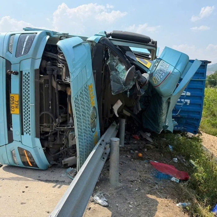 Hiện trường vụ tai nạn khiến 3 người tử vong