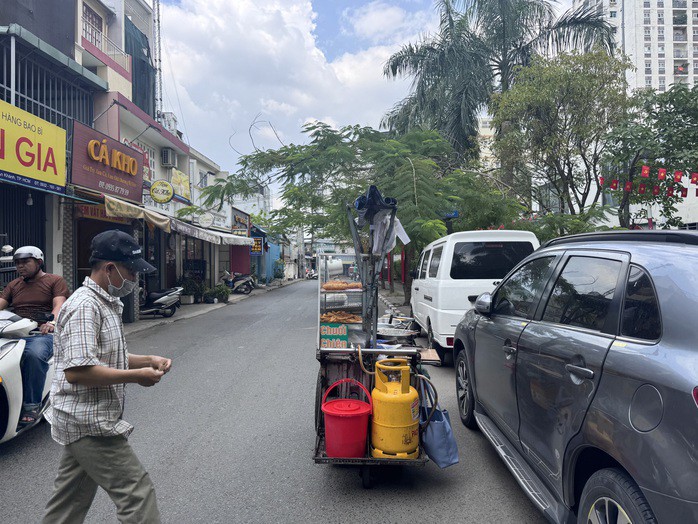 Giá gas tăng cao gây áp lực lên cho người buôn bán