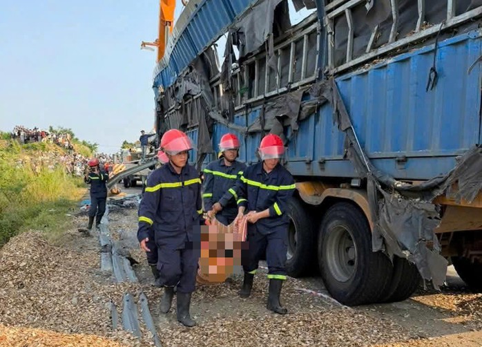 Hiện trường vụ tai nạn khiến 3 người tử vong