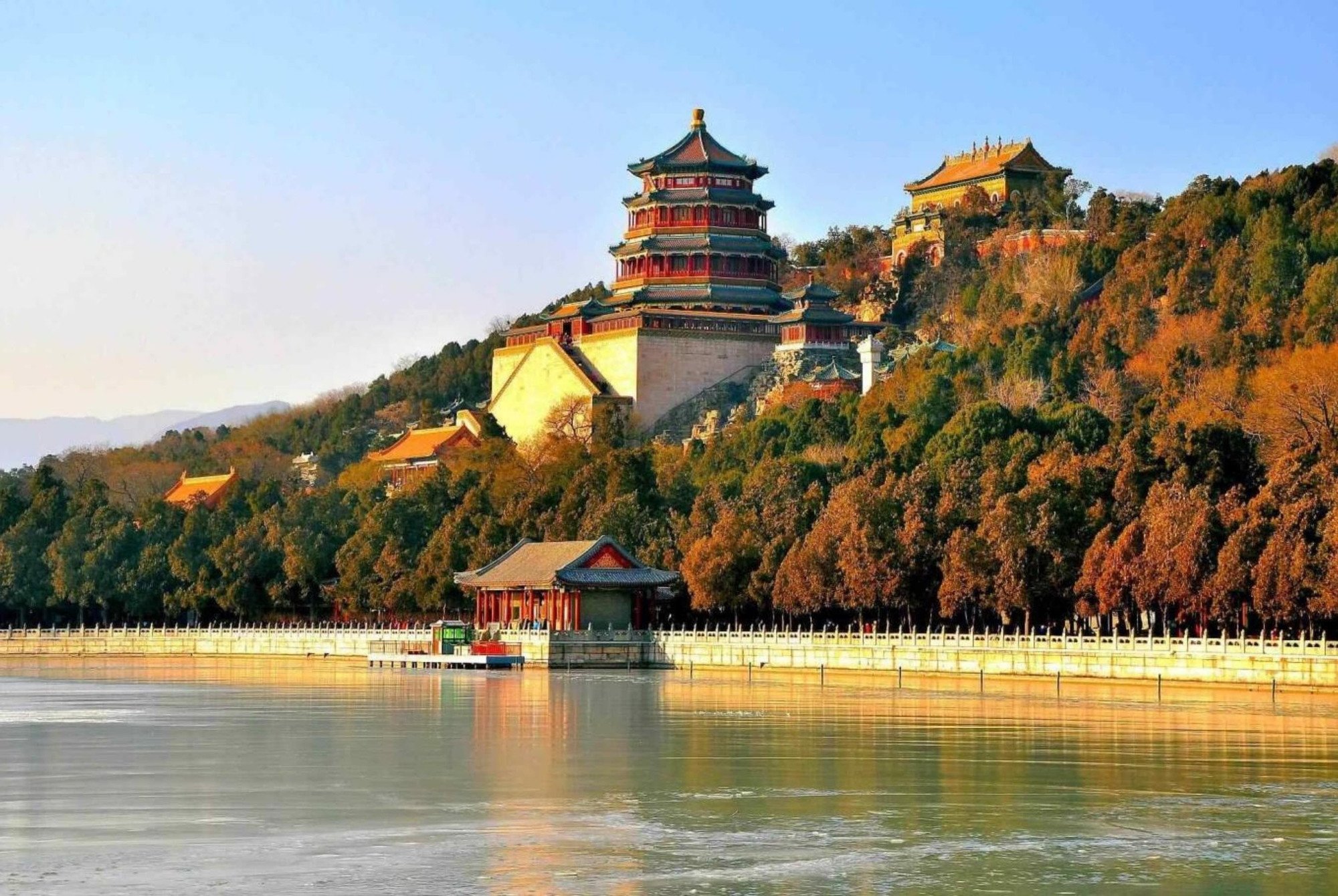 Tây Hồ tại Hàng Châu - Trung Quốc từng bị ô nhiễm nghiêm trọng sau đó được cải tạo thành điểm đến hấp dẫn. Ảnh tư liệu