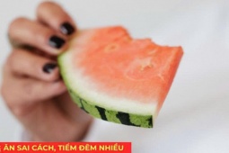 Tin tức sức khỏe - Thói quen ăn dưa hấu tưởng vô hại nhưng lại khiến nhiều người tiểu đêm nhiều hơn