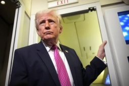 Ông Trump kêu gọi đồng minh mua dầu của Mỹ hoặc “tự lấy” ở eo biển Hormuz