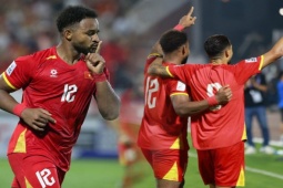 Việt Nam đả bại Malaysia: Xuân Son  nói là làm, thầy Kim lại tung  " ma thuật đen " 