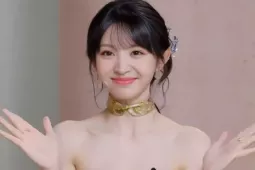 Nữ diễn viên bị cắt sóng đột ngột vì mặc hở