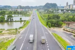 Cao tốc mới thu phí không dừng: Được bao nhiêu tiền, vì sao bị lỗi?