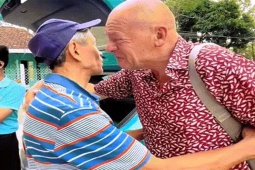 Về thăm con dâu Việt, bố mẹ chồng Pháp ở lại 2 tháng vì quý mến thông gia