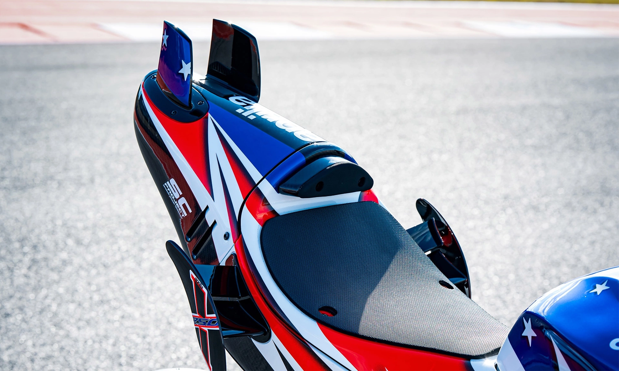 Aprilia X 250TH - siêu môtô bản giới hạn giá 150.000 USD - 3