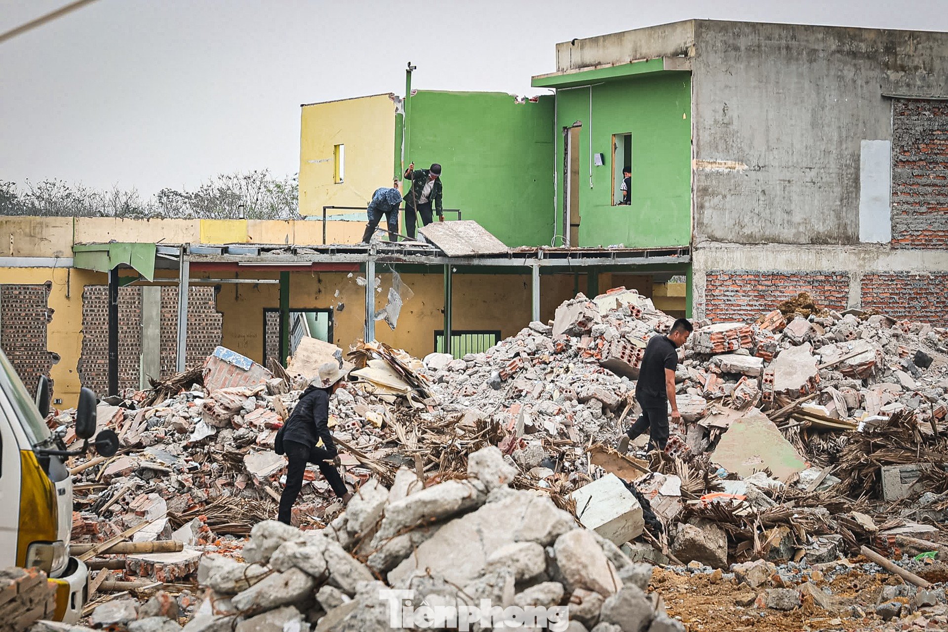 Công tác bàn giao mặt bằng siêu dự án Metro số 5 (Văn Cao - Hoà Lạc) trị giá hơn 65.000 tỷ đồng đang được tập trung triển khai nhằm đảm bảo lộ trình khởi công các gói thầu trọng điểm.