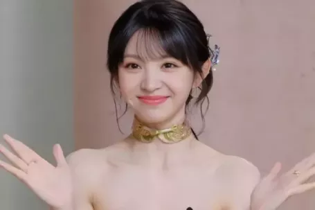 Nữ diễn viên bị cắt sóng đột ngột vì mặc hở