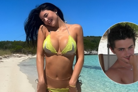 Kylie Jenner khoe body bốc lửa trong kỳ nghỉ với bạn trai