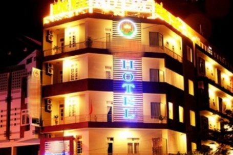 Nhà hàng, khách sạn tắt hoặc giảm tối thiểu 50% công suất chiếu sáng quảng cáo giờ cao điểm