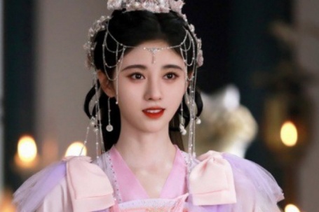 "Mỹ nhân 4.000 năm có một" Cúc Tịnh Y bị tố cáo trốn thuế