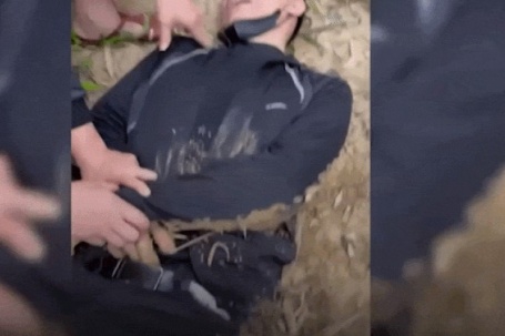 Nghi phạm buôn ma túy bơi qua sông, lẩn trốn suốt 6 ngày