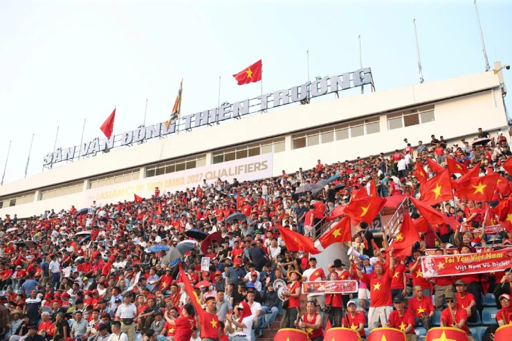 Fan tiếp lửa ĐT Việt Nam & Xuân Son, Malaysia choáng ngợp vì "chiêu trò" ở Thiên Trường - 12