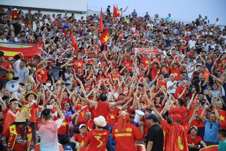 Nếu ở các trận sân nhà trước gặp Lào và Nepal, ĐT Việt Nam chọn sân Bình Dương thì&nbsp;đến trận này, LĐBĐ Việt Nam (VFF) chuyển sang sân Thiên Trường, vốn là sân nhà của CLB Nam Định