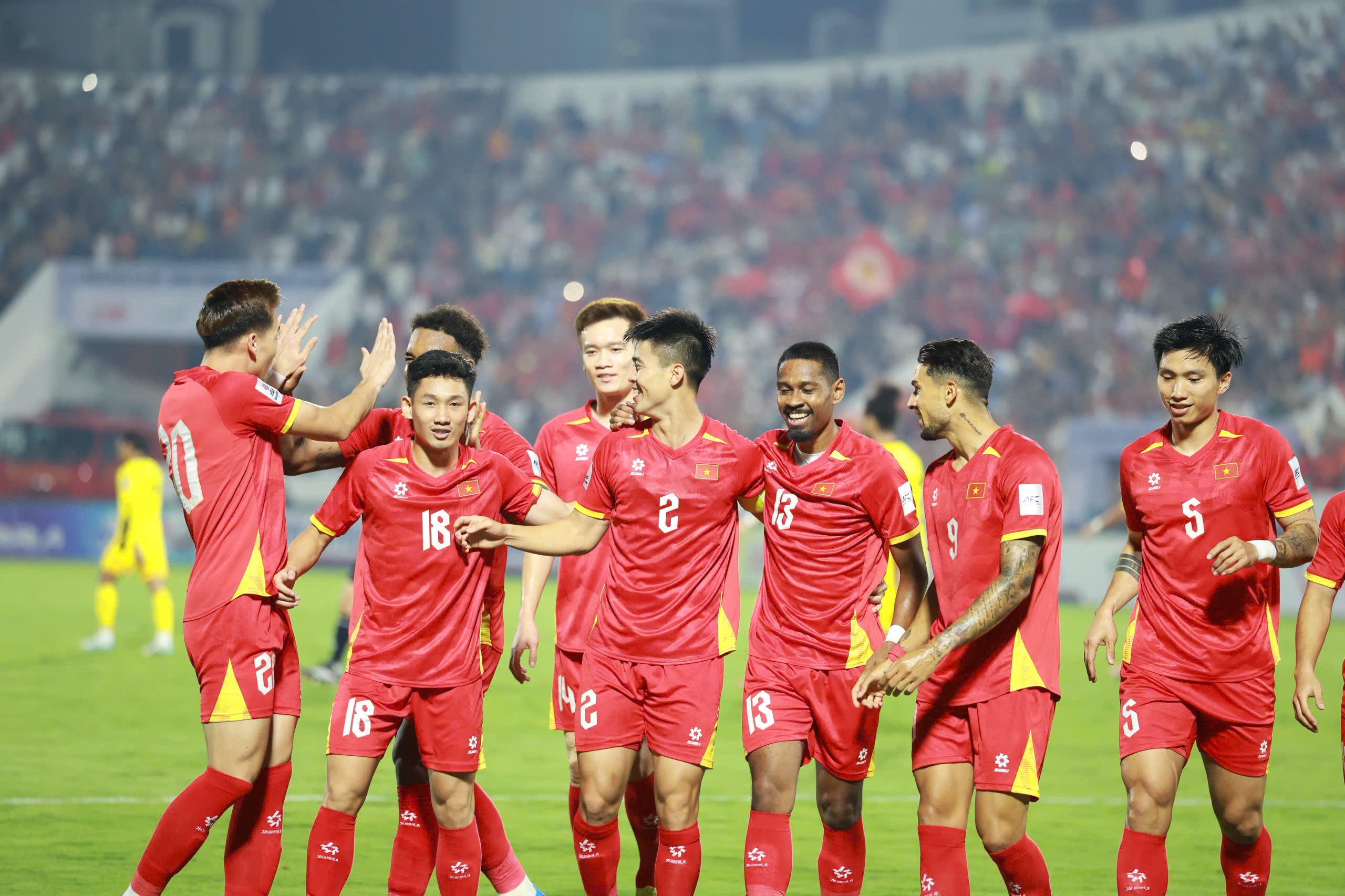 Rực lửa Việt Nam - Malaysia: Thủ quân Duy Mạnh lập công, sân Thiên Trường vỡ òa - 3