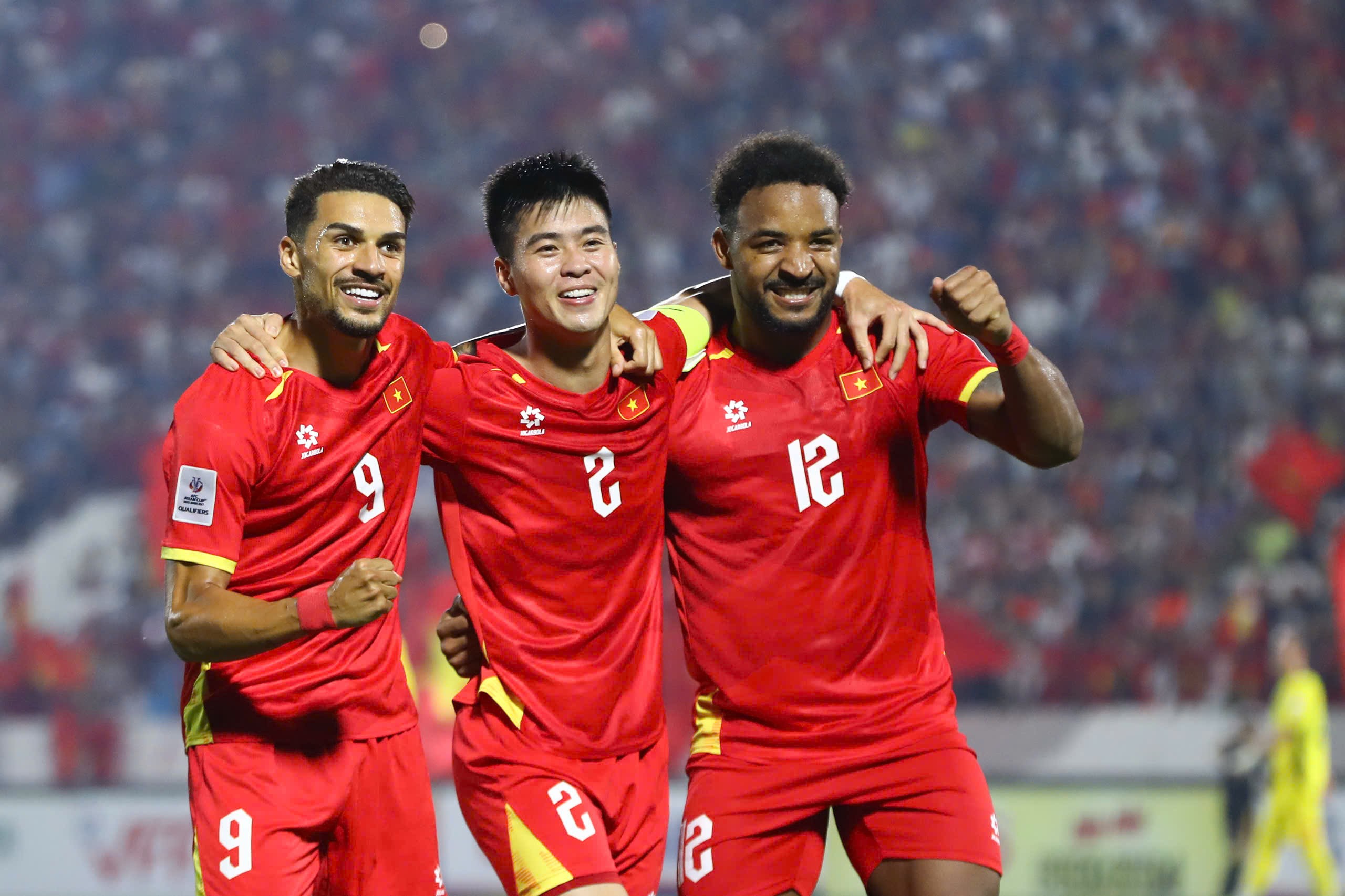 Rực lửa Việt Nam - Malaysia: Thủ quân Duy Mạnh lập công, sân Thiên Trường vỡ òa - 4