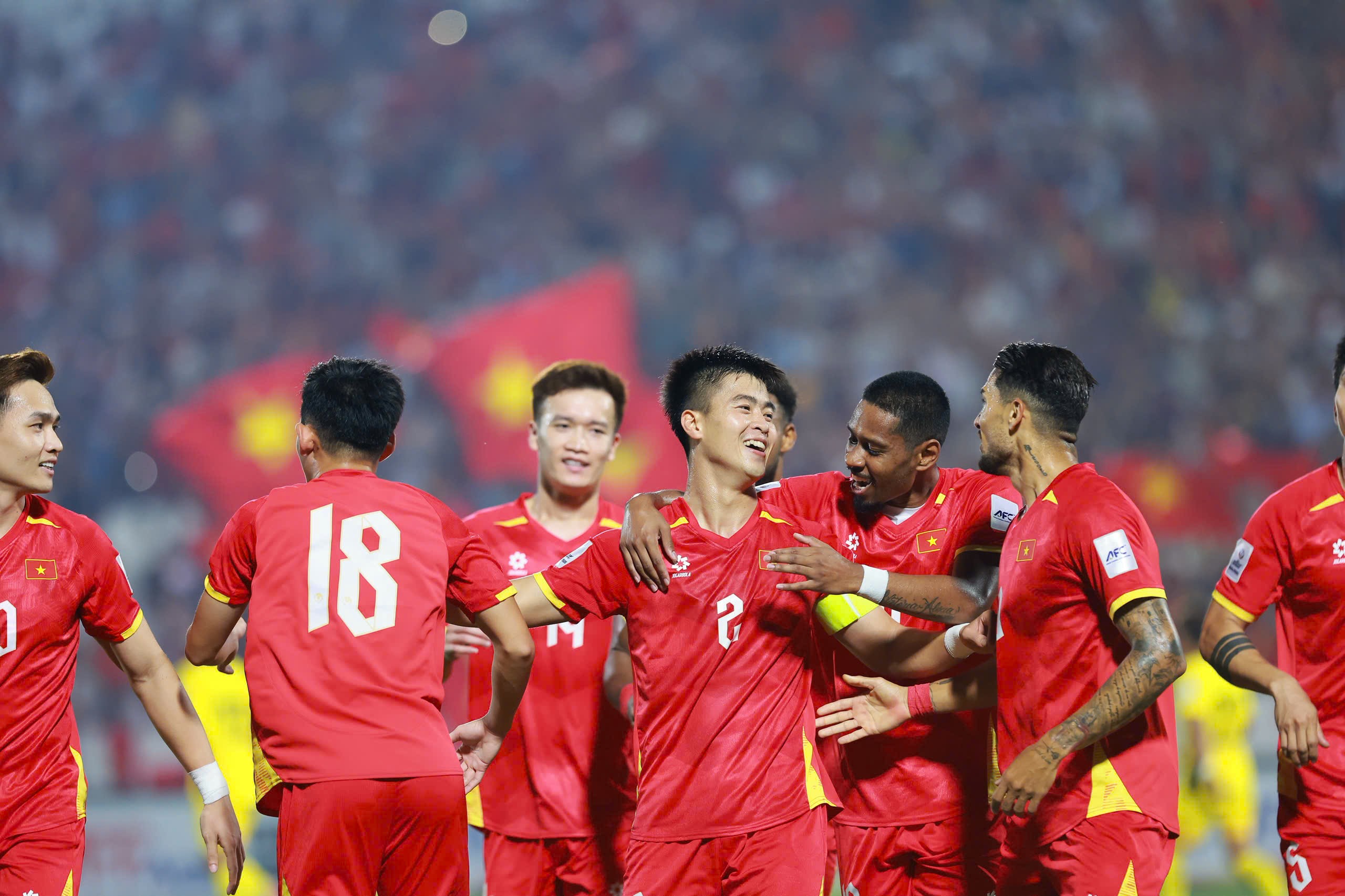 Rực lửa Việt Nam - Malaysia: Thủ quân Duy Mạnh lập công, sân Thiên Trường vỡ òa - 6