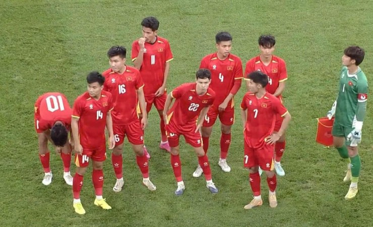 U23 Việt Nam chiến đấu quả cảm trước U23 Trung Quốc