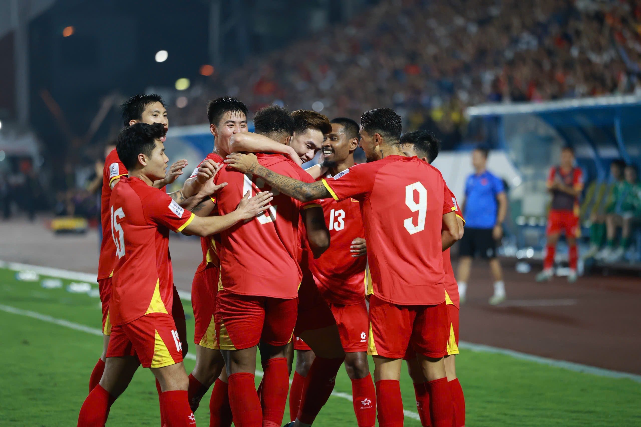 Xuân Son lập cú đúp hạ Malaysia, khoe bụng "6 múi" đáp trả nghi ngờ tăng cân - 12