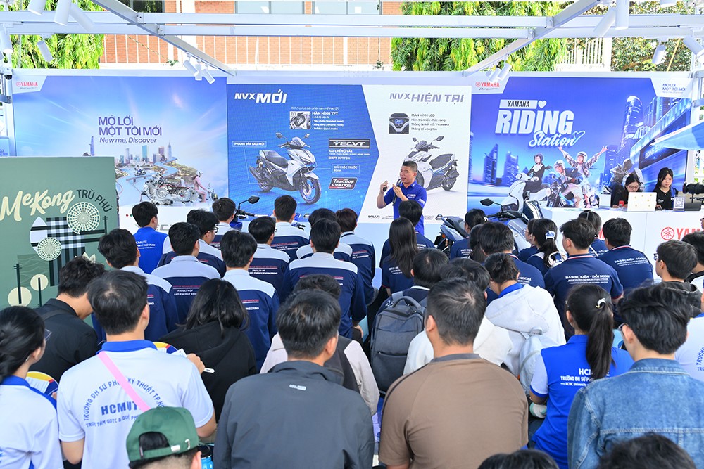 Khách hàng tham gia workshop tìm hiểu công nghệ YECVT trên những mẫu xe ga thể thao mới nhất như Yamaha NVX 155, Yamaha NMAX