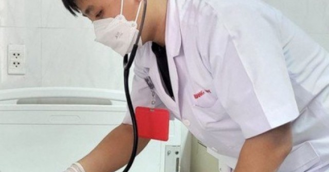 Dấu hiệu bệnh tay chân miệng chuyển bệnh nặng cần đưa đến viện ngay lập tức, kể cả khi trẻ đang chơi