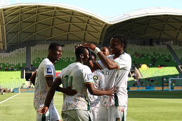 Cameroon ghi được 2 bàn chỉ sau 9 phút đầu trận