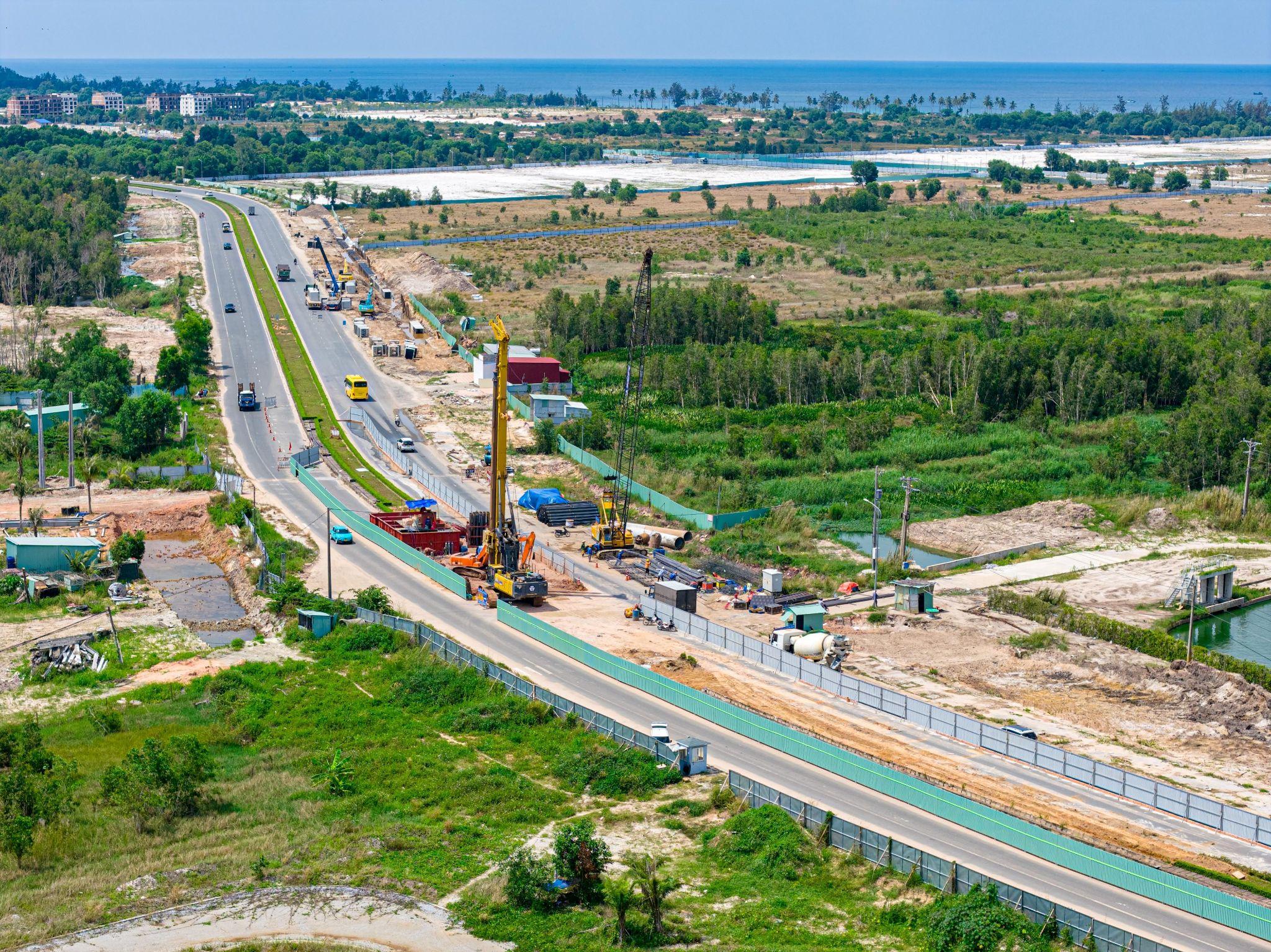 Tuyến LRT hiện đại chạy dọc trục giao thông ĐT.975, kết nối xuyên suốt đảo Ngọc đang được gấp rút thi công