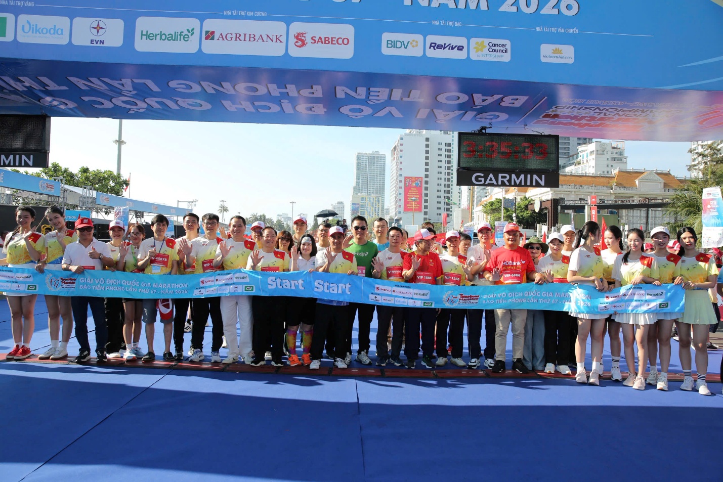 &nbsp;Các VĐV chuẩn bị xuất phát tại Tiền Phong Marathon 2026