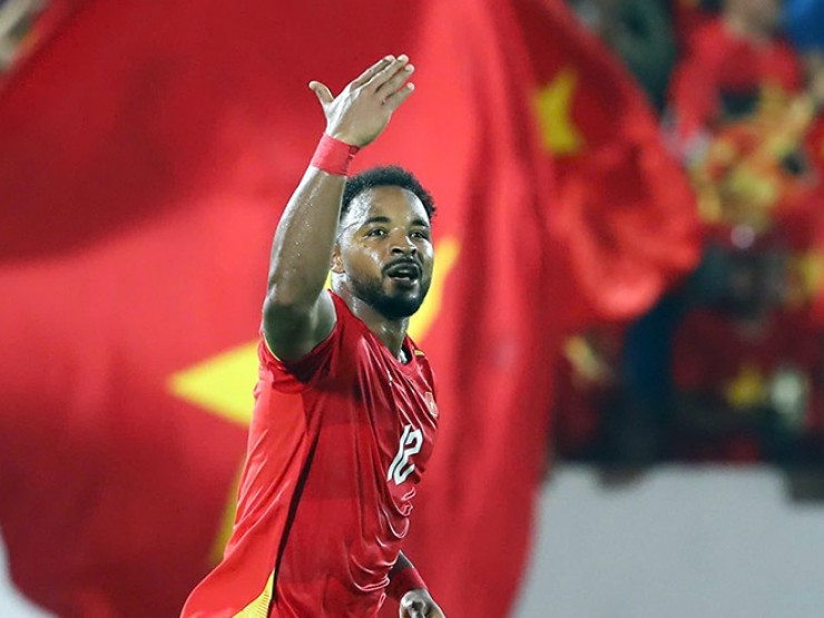 Xuân Son mừng sinh nhật ý nghĩa cùng ĐT Việt Nam, nói gì về chiếc “bụng béo“?