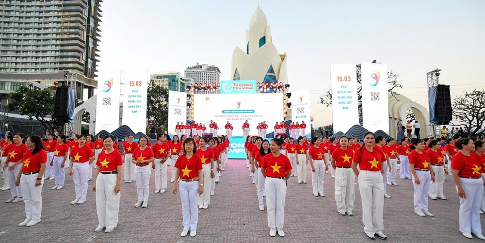 Chương trình “Khiêu vũ xanh vì người tiêu dùng” kết hợp nghệ thuật và truyền thông cộng đồng, với sự tham gia của nghệ sĩ, vũ công, doanh nghiệp, người dân và du khách