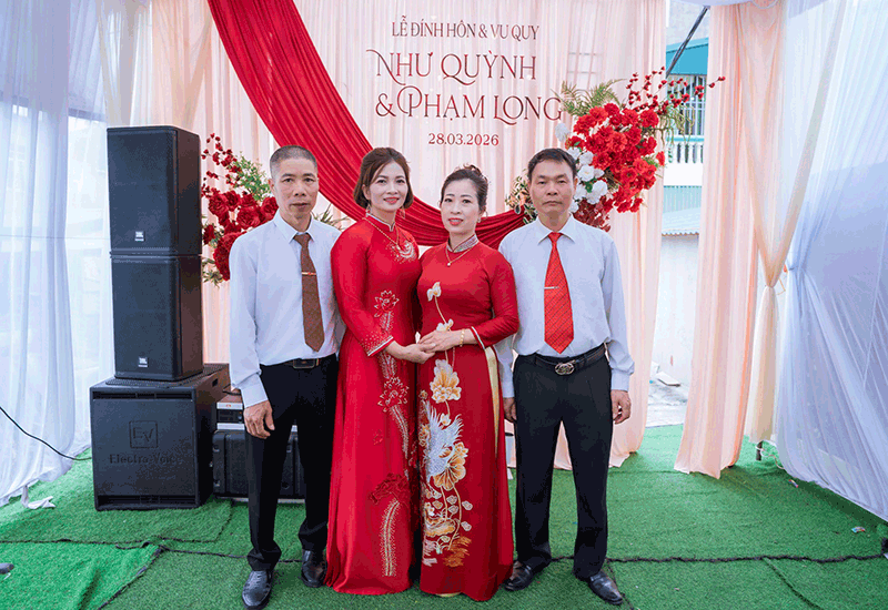 Đám hỏi, đám cưới được tổ chức chỉn chu dù vắng mặt cô dâu, chú rể