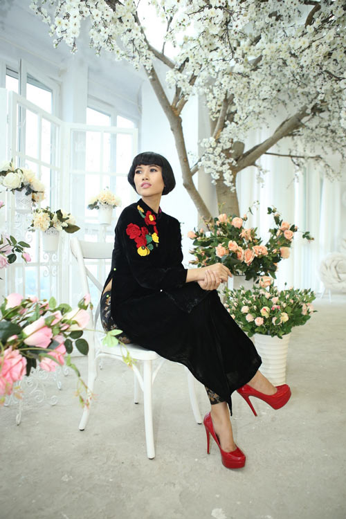 Trang Lạ phá cách cùng áo dài tân thời - 4