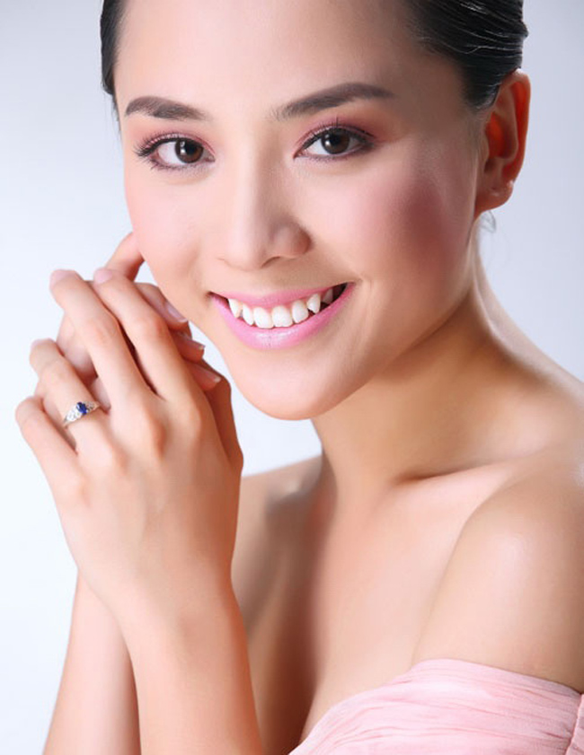 Dù ở góc chụp cận mặt thế này, người ta cũng khó tìm ra nét xấu của cô.&nbsp;