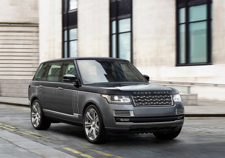 Điểm nhấn đáng chú ý là mẫu SVAutobiography nay do bộ phận phát triển xe đặc biệt SVO (Special Vehicle Operations) của Jaguar Land Rover đảm nhiệm, với độ chuyên sâu hơn về đẳng cấp chất lượng.&nbsp;
