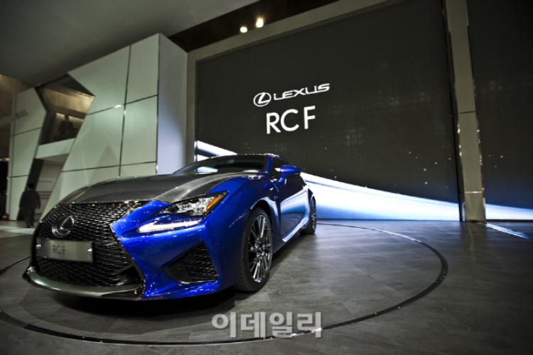 Xe mới Lexus RCF 2015 sở hữu động cơ V8 dung tích 5.0 lít, cho công suất 473 mã lực cùng hộp số truyền động 8 cấp.&nbsp;